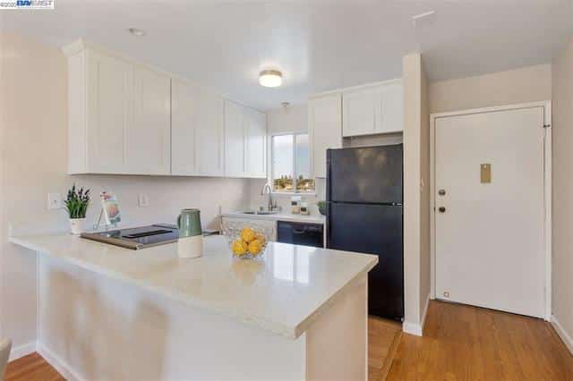 https://www.anthonyglim.com/condos-and-townhouses-in-alameda/10f08a6c-39af-4e5e-ba2a-f98566560fb3/